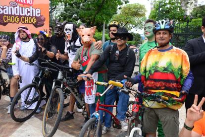 Participantes durante uno de los recorridos.
