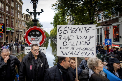 Rechazo. Ciudadanos y trabajadoras sexuales salieron a protestar en contra del traslado de la zona rosa.
