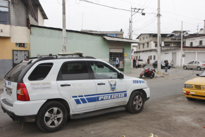 Balean a policia vstido de civil en la avenida Peimetral en el sector del Trinipuerto Agencia (Ag-extra)