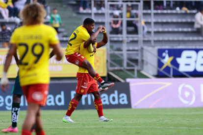 Los jugadores de Aucas luego de uno de los cuatro goles.
