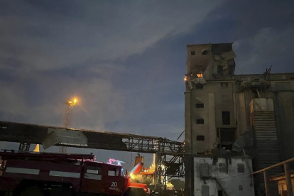 Daños de un ataque con drones rusos contra una infraestructura portuaria en la región.