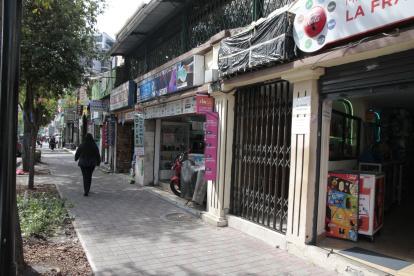 Papelerías, centros de computo, restaurantes, ópticas están vacíos a causa de los apagones.