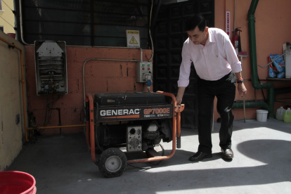 Los propietarios han tenido que adquirir generadores de energía y otros artículos.