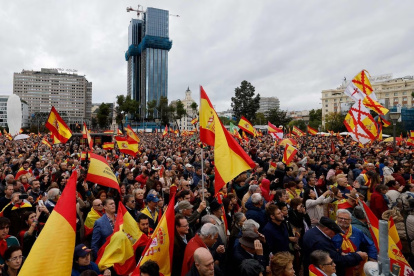 Protesta. Miles de personas protestan contra la amnistía en la plaza de Colón, en Madrid.