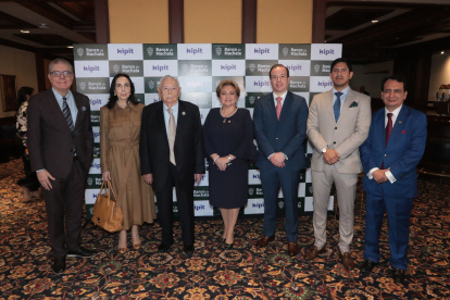 Vito Muñoz, Jenny Quiñones de Quirola, Esteban Quirola, María Eugenia Navarrete, Stefano Ferretti, Flavio Carrión y Leonardo Pesantes.