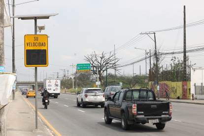 Vía a Daule. En el kilómetro 3,5, dos radares se encuentran apagados y sin cámaras hace más de una semana.