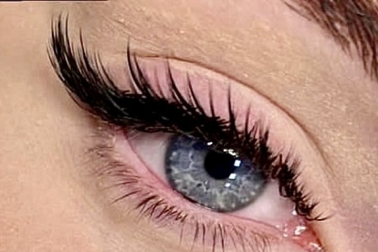 Con ellas logra realzar la mirada