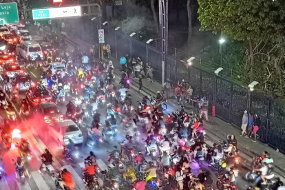 Esa fue solo parte de la escena que se vio la noche del 31 de octubre en el Malecón.