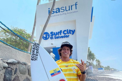 Israel en una de las últimas gráficas en vida, luego de un entrenamiento en El Salvador, país donde falleció el martes.