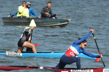 Angie Avegno (i) fue la mejor en las semifinales de la prueba C1 200 metros de canotaje.