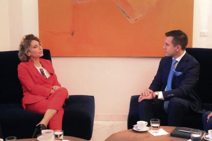 Reunión. El presidente electo con Antonella Cavallani, secretaria del Instituo Ítalo-Latinoamericano, en Roma