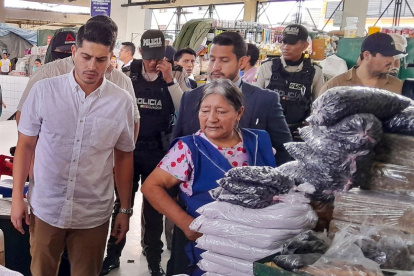 Control. La Intendencia de Guayas hizo operativo en los mercados.