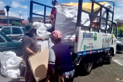 Reciclaje. La Red Nacional de Recicladores de Ecuador recupera unos 20.000 materiales cada mes.