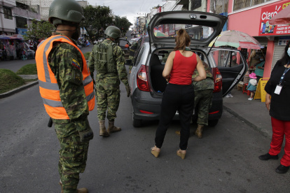 Un operativo de las Fuerzas Armadas en un sector del Comite del Pueblo, en Quito.