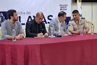 Reunión. Las autoridades se reunieron en el Salón de la Ciudad.