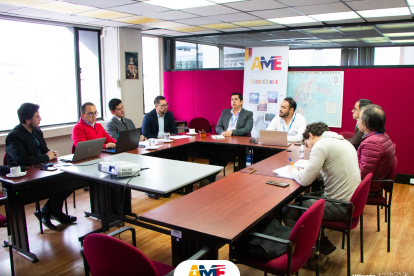 Imagen referencial para graficar este artículo. En la foto aparecen funcionarios de la AME.