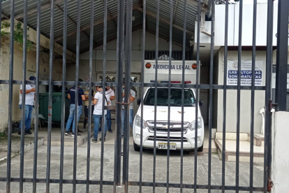 Autopsia. Los cuerpos quemados se encuentran en el centro forense de Quevedo para la necropsia.