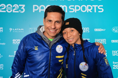 Jacqueline Mollocana junto a Jefferson Pérez, tras su primera medalla en 3 Panamericanos.