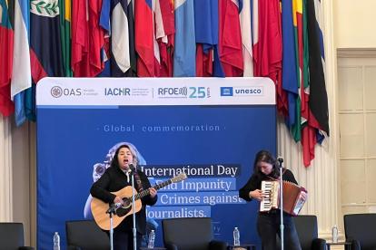 Evento para recordar el fin de la impunidad de crímenes contra periodistas. En el acto participó el grupo mexicano Vivir Quintana, dúo femenino que dedica un anticorrido para conmemorar a los periodistas asesinados.