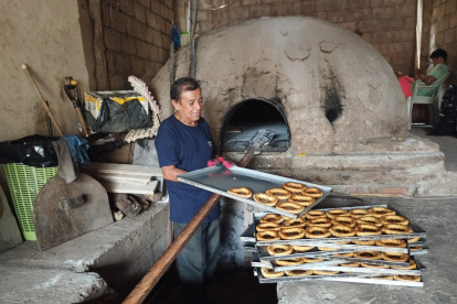 Horno. En las festividades es común comer pan elaborado en leña.