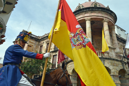 La capital azuaya celebra 203 años de Independencia.