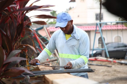 Trabajos. En Albonor se inició el enmallado para crear una glorieta.