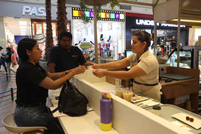 ENTREVISTA A EMPRENDEDORES DE ISLAS EN CENTRO COMERCIAL MALL DEL SOL  PERIODISTA : GABRIEL CORNEJO FECHA : 19/10/2023 Agencia (ag-extra)