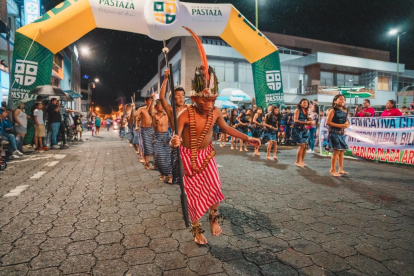 Grupos de danza conformados por niños y jóvenes muestran cultura y tradiciones de Pastaza