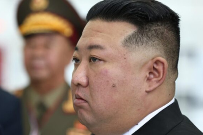 El líder norcoreano, Kim Jong-un en una reunión de gobierno