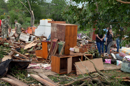 Destrozos tras el paso de un tornado, en San Estanislao (Paraguay)