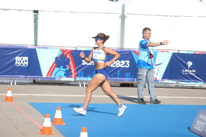 Glenda Morejón cubrió los últimos 11 kilómetros hacia la meta. Con Daniel Pintado formaron una gran dupla.