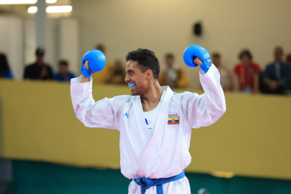 El karateca Juan Antonio Acevedo ganó la medalla de oro en la categoría de -84 kilos.