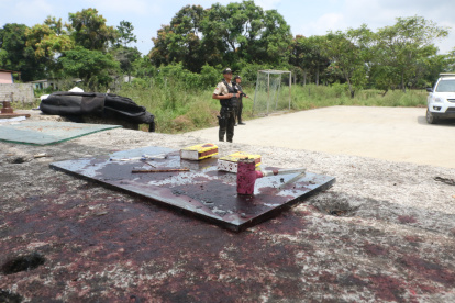 Sitio. Alrededor del tanque elevado de agua, la policía halló indicios del aparente consumo de sustancias.