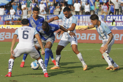 Encuentro entre Guayaquil City y Emelec