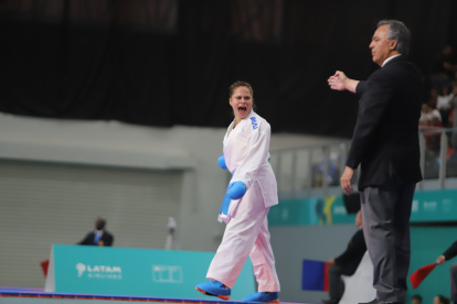 Valeria Echever aportó al Team Ecuador con una presea de plata en karate.