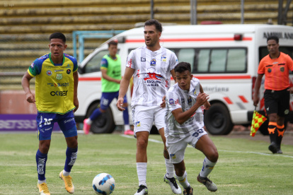 Cuenca,Ecuador 4 de noviembre del 2023 En la tarde de hoy en el estadio Alejandro Serrano Aguilar el Gualaceo S.C recibe al conjunto del Delfin por la fecha 12 de la segunda etapa del campeonato nacional de futbol de la LigaPro Bet593 2023. foto api/Boris Romoleroux