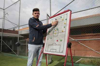 Diego Martínez es especialista en la formación de jugadores. Disfruta su etapa al frente de la Tri sub-17.