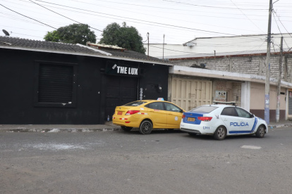 Asesinan a un hombre en ataque armado, en centro de diversión nocturna.