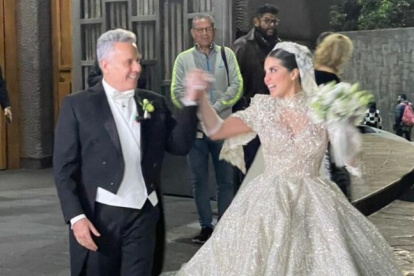 Alexis Ayala con su esposa.