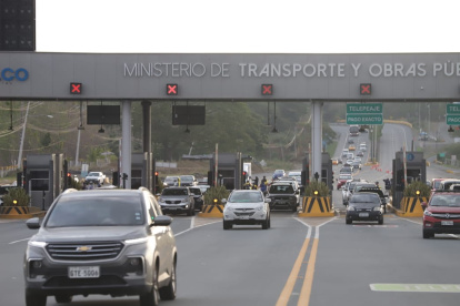 Turistas retornan a Guataquil luego de cuatro días de descanso.