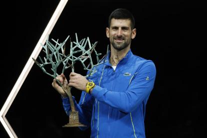El tenista serbio Novak Djokovic revalidó el título del Masters 1000 de París.