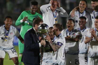 Jugadores de LDU Quito celebran al ganar la Copa Sudamericana frente a Fortaleza, en una fotografía de archivo