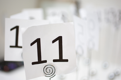 El número 11 en la numerología es un número maestro que simboliza la intuición, la espiritualidad y la capacidad para conectarse con dimensiones más elevadas.