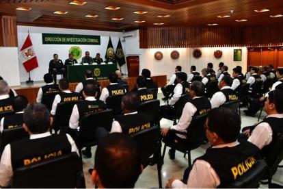 Tras la presentación de resultados de importantes capturas en la sede de la Dirincri, el ministro Vicente Romero se reunió con los oficiales que dirigen la investigación criminal en el país y les ratificó su respaldo.