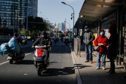 Pekín, la capital del gigante asiático, se despertó este lunes 6 de noviembre de 2023 con una bajada repentina de las temperaturas de más de 10 grados centígrados con respecto a la semana anterior.