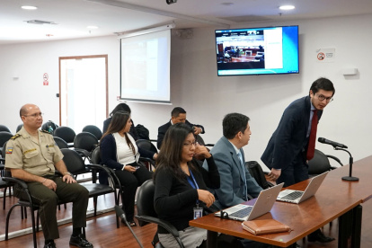 Audiencia. Renato González, director del Isspol, acudió la mañana de ayer al Complejo Judicial norte de Quito.