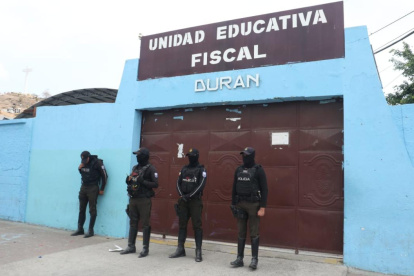 Agentes de la Policía acudieron al establecimiento educativo luego del suceso.