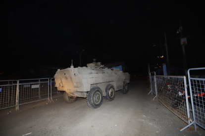 ​Desde los exteriores del centro carcelario, se observó el ingreso de cinco tanquetas.