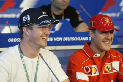 Ralf Schumacher junto a su hermano Michael, antes de que sufriera un accidente que lo dejó con lesiones cerebrales severas.