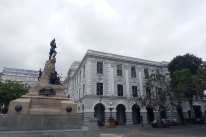El clima que se percibe este 7 de noviembre en Guayaquil es nublado. Pese a ello, hay quienes reportan sentir aún calor.